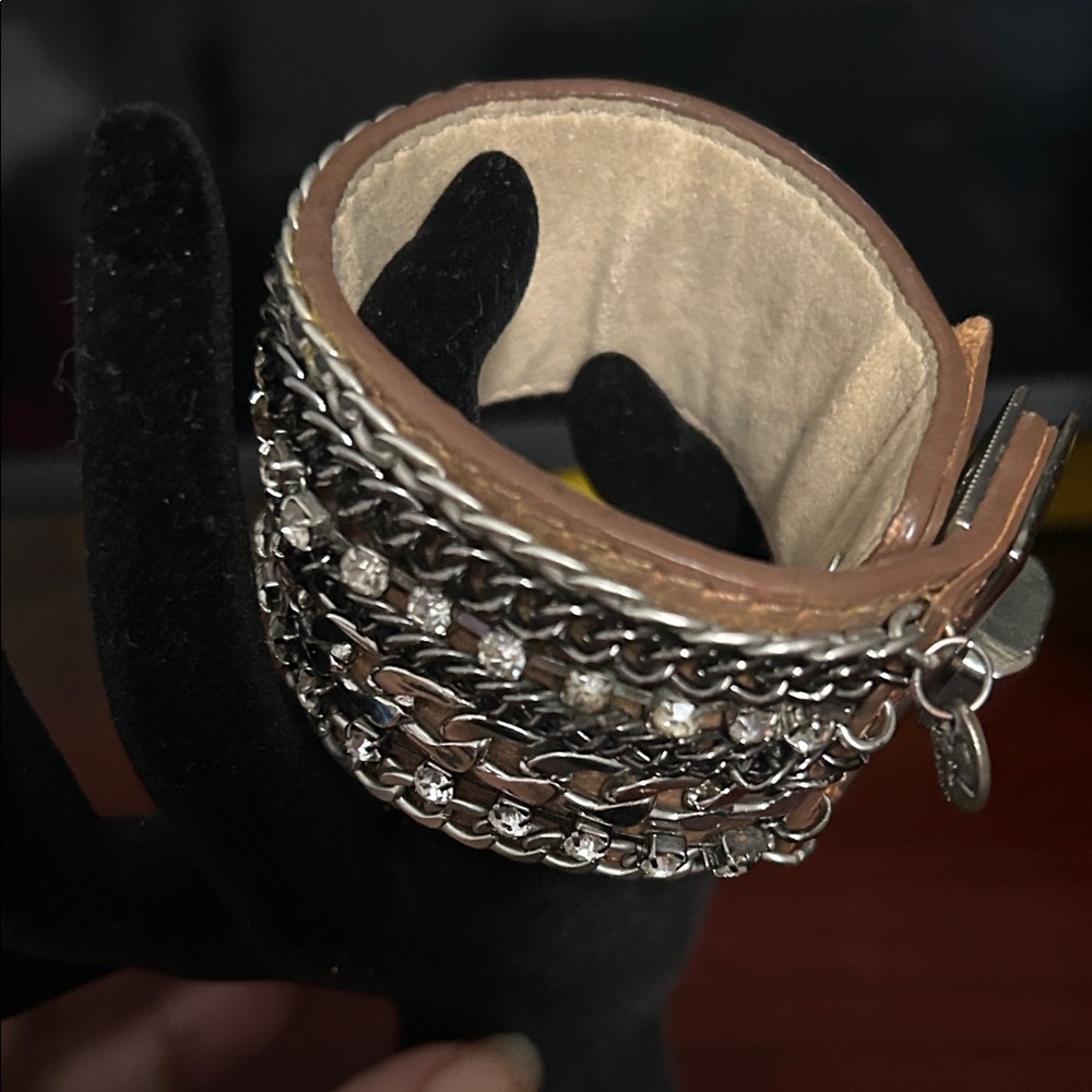 Chic Silver and Black Chain Bracelet - Picture 4 of 6